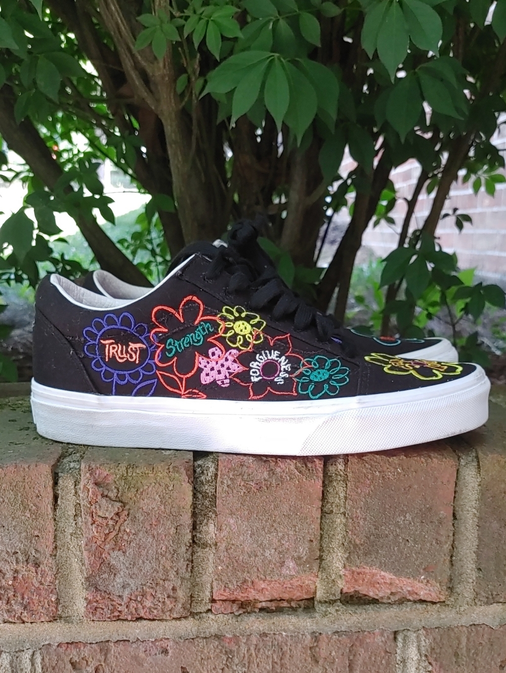Vans Old Skool Cultivate Care Sneakers Size 8.5 (1050)